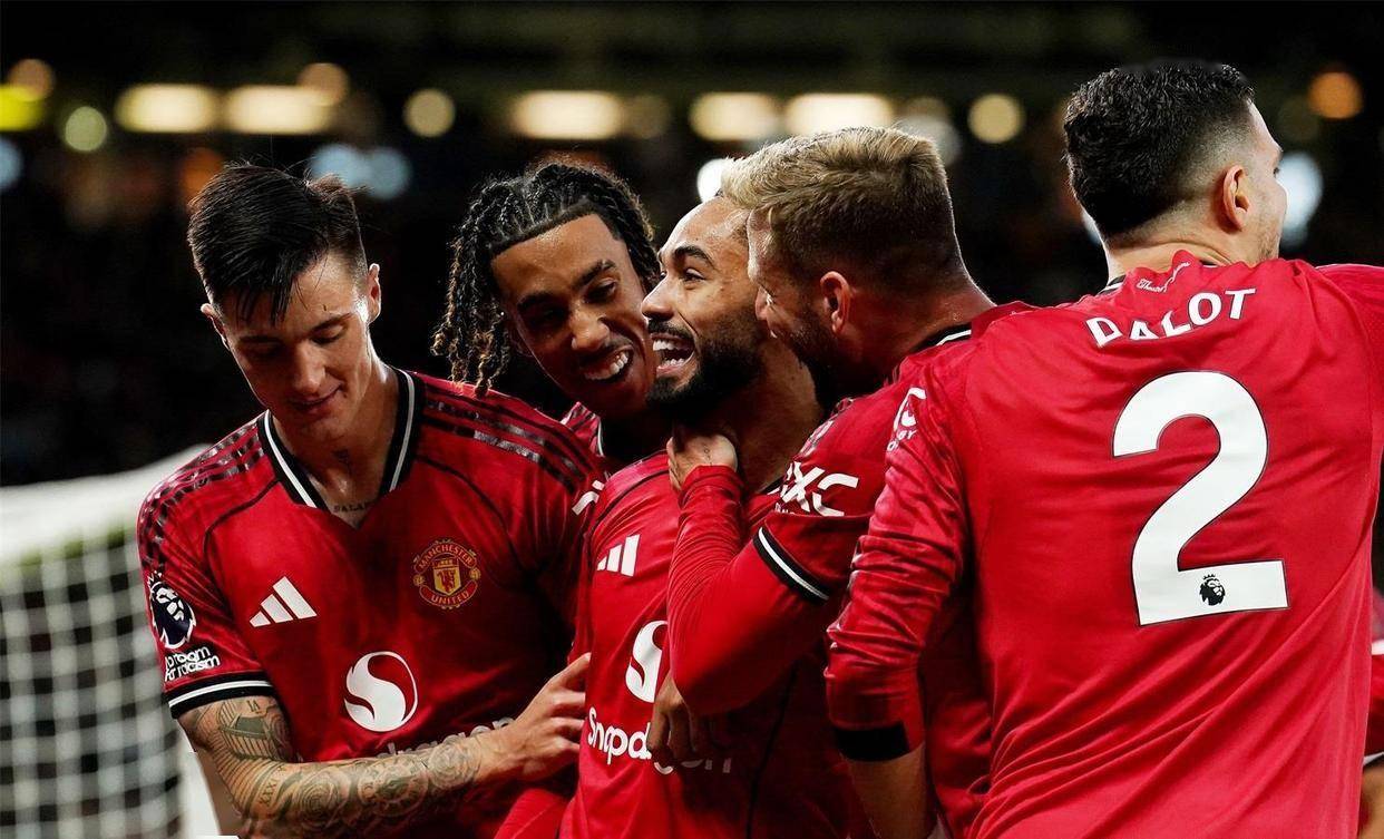 包含西亚卡姆在曼联比赛中突破纪录，关键助攻引发热议！的词条